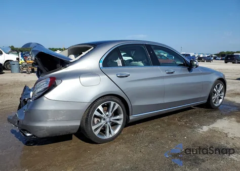 2015 Mercedes-Benz C 300 из США, поврежденный, VIN 55SWF4JB2FU075596